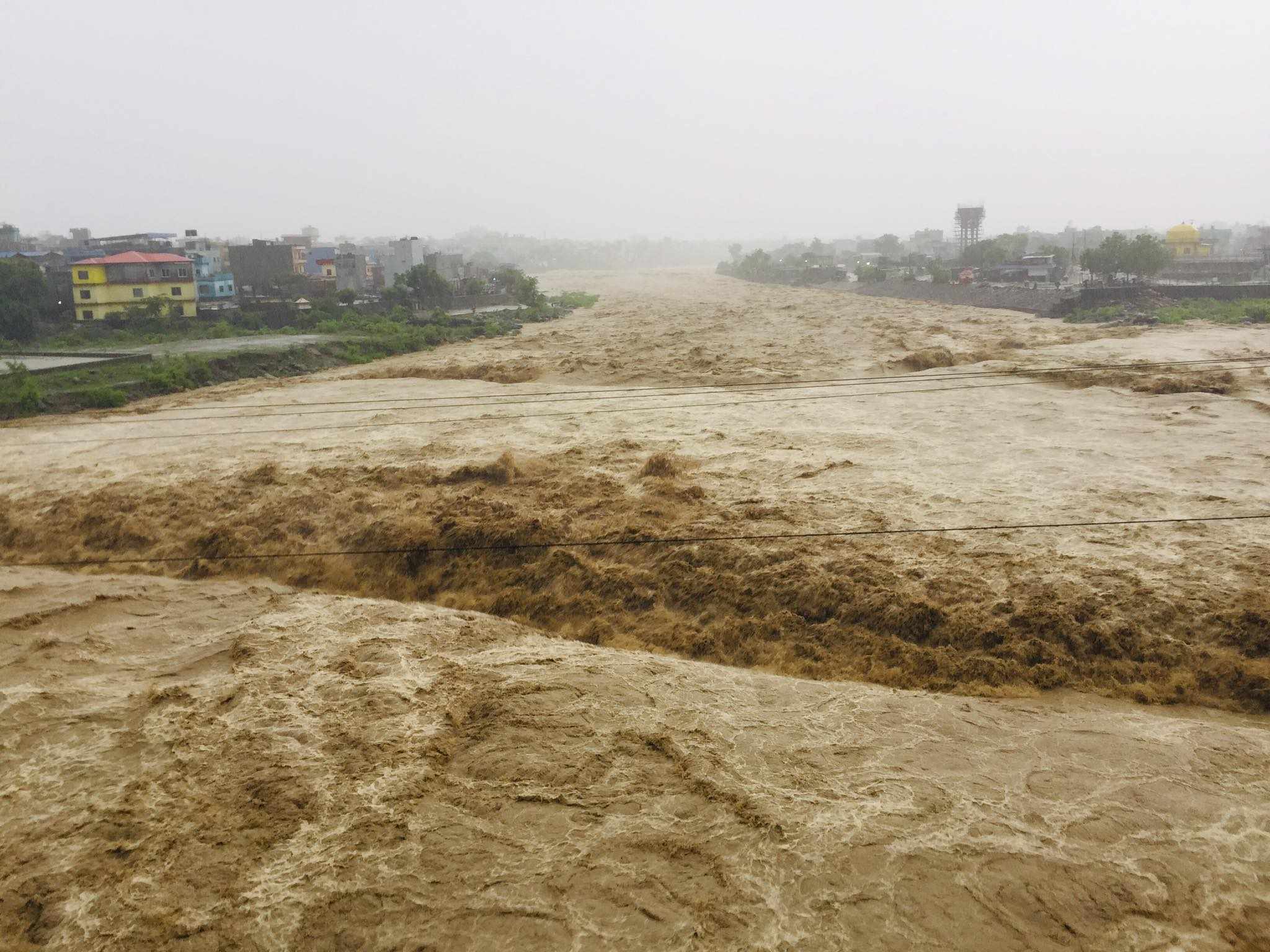 भीषण वर्षापछि तिनाउ नदीले पार गर्‍याे खतराकाे तह, उच्च सतर्कता अपनाउन प्रशासनकाे आग्रह